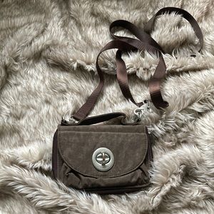 Baggallini Travel wallet brown leopard print with detachable strap